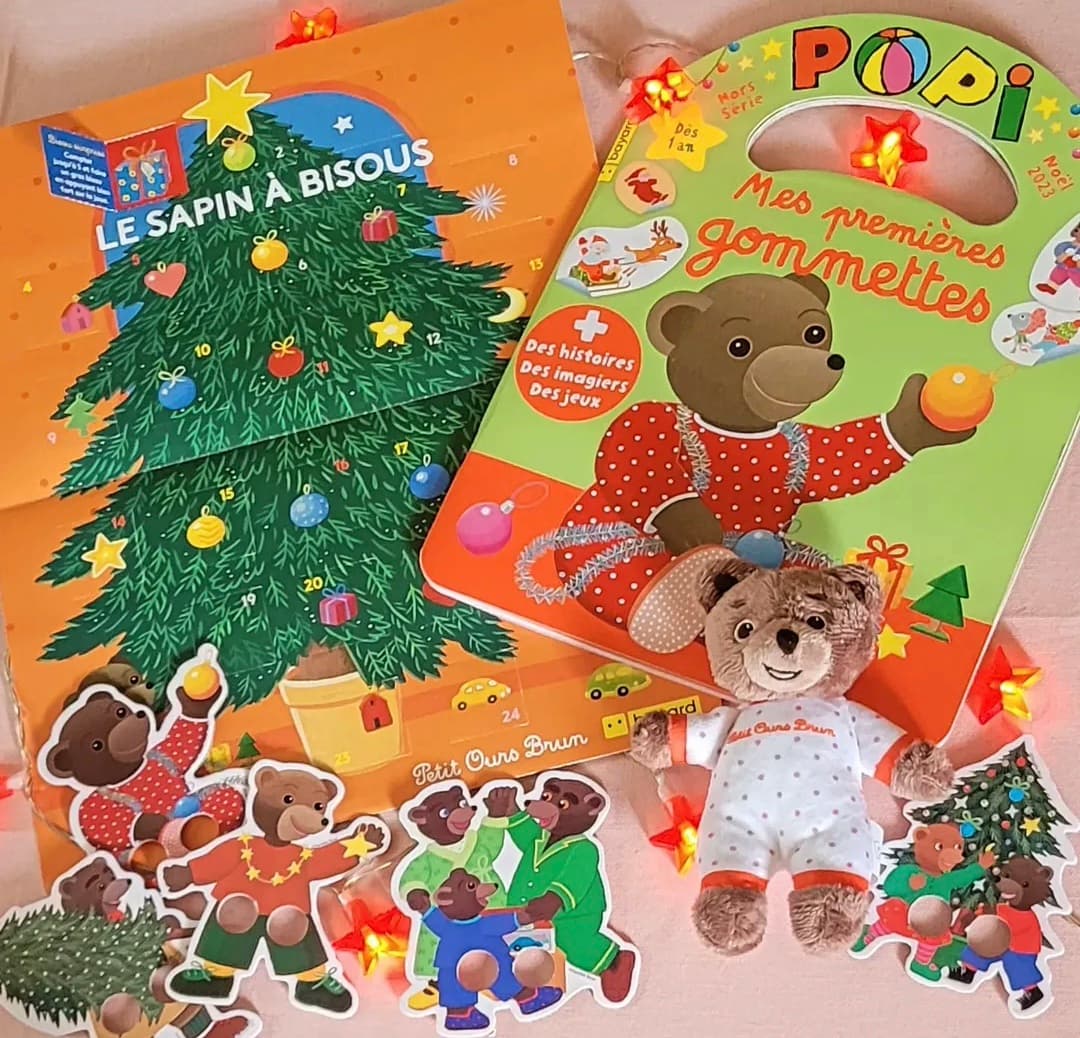 Activités de Noël — calendrier de l'avent, livre de gommettes et peluche Petit Ours Brun